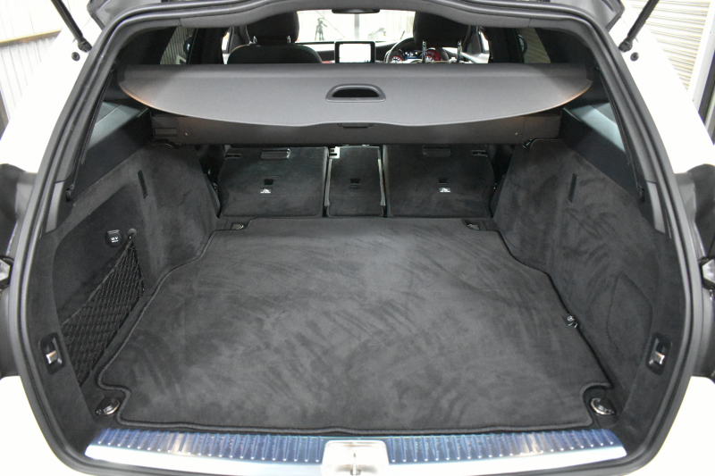 AMG Cクラス C63Sﾜｺﾞﾝ ﾚｰﾀﾞｰｾｰﾌﾃｨP V8ﾂｲﾝﾀｰﾎﾞ/510馬力 右ﾊﾝﾄﾞﾙ ﾊﾟﾉﾗﾏｻﾝﾙｰﾌ 専用19AW AMGﾊﾟﾌｫｰﾏﾝｽ/赤黒革ｼｰﾄ/ｽﾃｱﾘﾝｸﾞ/ｴｸﾞｿﾞｰｽﾄ ﾌﾞﾙﾒｽﾀｰ HUD ｴｱﾊﾞﾗﾝｽP ﾃﾞｨｽﾄﾛﾆｯｸ ﾌﾞﾗｲﾝﾄﾞS ﾚｰﾝｷｰﾌﾟ ﾅﾋﾞTV Bｶﾒﾗ ﾌｯﾄｹﾞｰﾄ ｷｰGO 2年保証