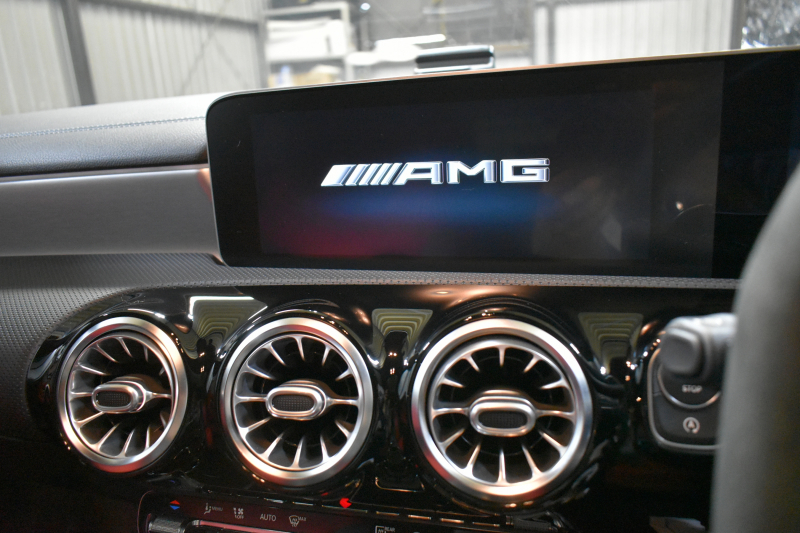 AMG CLAクラス CLA45S 4Mﾌﾟﾗｽ ｼｭｰﾃｨﾝｸﾞB ﾚｰﾀﾞｰｾｰﾌﾃｨP ﾊﾟﾉﾗﾏｻﾝﾙｰﾌ 19AW ﾚｯﾄﾞｷｬﾘﾊﾟｰ 赤黒革 ﾊﾟﾌｫｰﾏﾝｽｽﾃｱﾘﾝｸﾞ ﾄﾞﾗｲﾌﾞｺﾝﾄﾛｰﾙｽｲｯﾁ MBUXﾅﾋﾞTV Bｶﾒﾗ ﾌｯﾄｹﾞｰﾄ ﾜｲﾔﾚｽﾁｬｰｼﾞ ﾃﾞｨｽﾄﾛﾆｯｸ ﾌﾞﾗｲﾝﾄﾞｽﾎﾟｯﾄ ｷｰﾚｽｺﾞｰ 2年保証