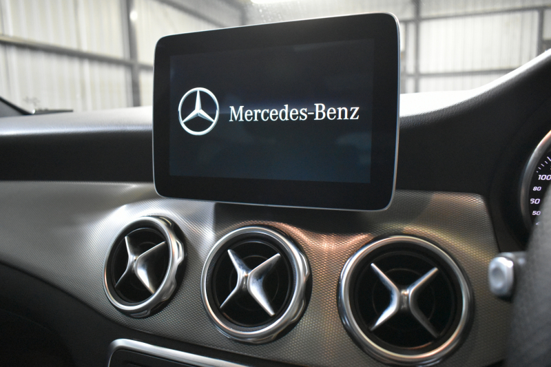 メルセデスベンツ GLA GLA220 4M ﾌﾟﾚﾐｱﾑP ﾚｰﾀﾞｰｾｰﾌﾃｨP 後期 4WD ﾊﾟﾉﾗﾏｻﾝﾙｰﾌ ﾊｰﾏﾝｶｰﾄﾞﾝｻｳﾝﾄﾞ ﾏﾙﾁｶﾗｰｱﾝﾋﾞｴﾝﾄ 革 ﾅﾋﾞTV ﾃﾞｨｽﾄﾛ ﾌﾞﾗｲﾝﾄﾞS ﾚｰﾝｷｰﾌﾟ ﾌｯﾄｹﾞｰﾄ ﾊﾞｯｸｶﾒﾗ ｷｰﾚｽｺﾞｰ 2年保証