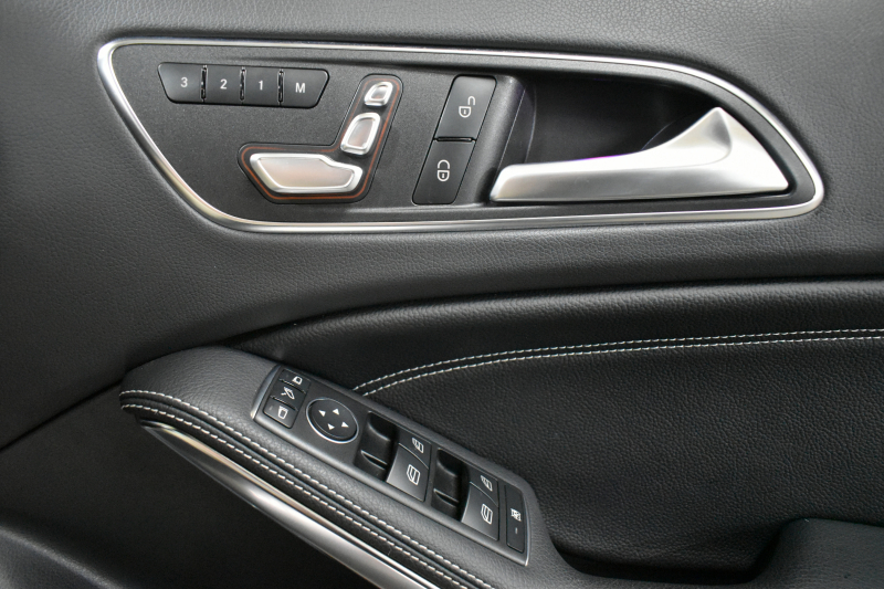 メルセデスベンツ GLA GLA220 4M ﾌﾟﾚﾐｱﾑP ﾚｰﾀﾞｰｾｰﾌﾃｨP 後期 4WD ﾊﾟﾉﾗﾏｻﾝﾙｰﾌ ﾊｰﾏﾝｶｰﾄﾞﾝｻｳﾝﾄﾞ ﾏﾙﾁｶﾗｰｱﾝﾋﾞｴﾝﾄ 革 ﾅﾋﾞTV ﾃﾞｨｽﾄﾛ ﾌﾞﾗｲﾝﾄﾞS ﾚｰﾝｷｰﾌﾟ ﾌｯﾄｹﾞｰﾄ ﾊﾞｯｸｶﾒﾗ ｷｰﾚｽｺﾞｰ 2年保証