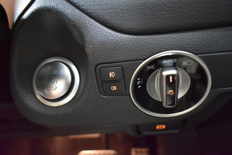 メルセデスベンツ GLA GLA220 4M ﾌﾟﾚﾐｱﾑP ﾚｰﾀﾞｰｾｰﾌﾃｨP 後期 4WD ﾊﾟﾉﾗﾏｻﾝﾙｰﾌ ﾊｰﾏﾝｶｰﾄﾞﾝｻｳﾝﾄﾞ ﾏﾙﾁｶﾗｰｱﾝﾋﾞｴﾝﾄ 革 ﾅﾋﾞTV ﾃﾞｨｽﾄﾛ ﾌﾞﾗｲﾝﾄﾞS ﾚｰﾝｷｰﾌﾟ ﾌｯﾄｹﾞｰﾄ ﾊﾞｯｸｶﾒﾗ ｷｰﾚｽｺﾞｰ 2年保証