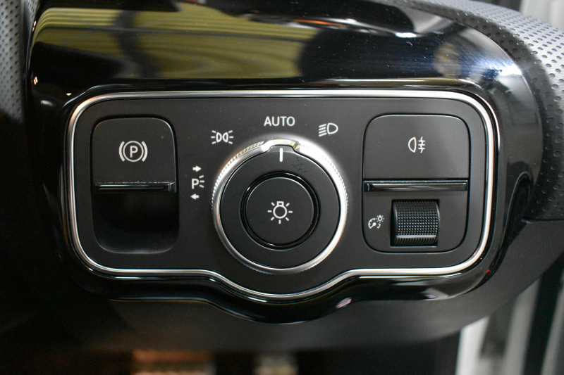 メルセデスベンツ CLAクラス CLA250 4M AMGﾗｲﾝ AMGﾚｻﾞｰｴｸｽｸﾙｰｼﾌﾞP ｱﾄﾞﾊﾞﾝｽﾄﾞP ﾅﾋﾞｹﾞｰｼｮﾝP ﾚｰﾀﾞｰｾｰﾌﾃｨP ﾊﾟﾉﾗﾏｻﾝﾙｰﾌ 黒灰革 AMGｴｱﾛ18AW MBUXﾅﾋﾞTV ﾍｯﾄﾞｱｯﾌﾟD 360ｶﾒﾗ ﾃﾞｨｽﾄﾛﾆｯｸ ﾌﾞﾗｲﾝﾄﾞｽﾎﾟｯﾄ ﾚｰﾝｷｰﾌﾟ ﾌｯﾄﾄﾗﾝｸ ｷｰﾚｽGO 2年保証