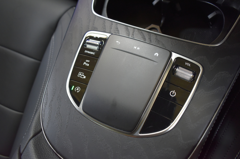 メルセデスベンツ Eクラス E200 ｽﾎﾟｰﾂ BSG搭載 ｴｸｽｸﾙｰｼﾌﾞP AMGﾗｲﾝｲﾝﾃﾘｱP ﾚｰﾀﾞｰｾｰﾌﾃｨP 後期型 ﾊﾟﾉﾗﾏｻﾝﾙｰﾌ 革 ﾌﾞﾙﾒｽﾀｰ HUD ｴｱﾊﾞﾗﾝｽP ﾊﾟﾜｰﾄﾗﾝｸ AMGｴｱﾛ19AW MBUXARﾅﾋﾞTV 360ｶﾒﾗ ﾜｲﾔﾚｽﾁｬｰｼﾞ ﾃﾞｨｽﾄﾛ ﾌﾞﾗｲﾝﾄﾞS ﾚｰﾝｷｰﾌﾟ 2年保証