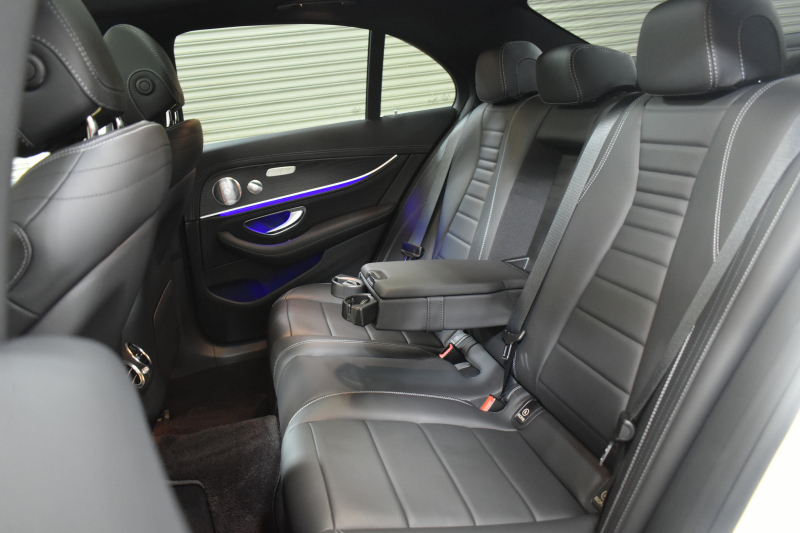 メルセデスベンツ Eクラス E200 ｽﾎﾟｰﾂ BSG搭載 ｴｸｽｸﾙｰｼﾌﾞP AMGﾗｲﾝｲﾝﾃﾘｱP ﾚｰﾀﾞｰｾｰﾌﾃｨP 後期型 ﾊﾟﾉﾗﾏｻﾝﾙｰﾌ 革 ﾌﾞﾙﾒｽﾀｰ HUD ｴｱﾊﾞﾗﾝｽP ﾊﾟﾜｰﾄﾗﾝｸ AMGｴｱﾛ19AW MBUXARﾅﾋﾞTV 360ｶﾒﾗ ﾜｲﾔﾚｽﾁｬｰｼﾞ ﾃﾞｨｽﾄﾛ ﾌﾞﾗｲﾝﾄﾞS ﾚｰﾝｷｰﾌﾟ 2年保証