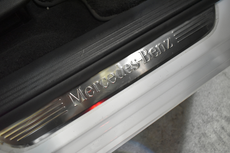 メルセデスベンツ Eクラス E200 ｽﾎﾟｰﾂ BSG搭載 ｴｸｽｸﾙｰｼﾌﾞP AMGﾗｲﾝｲﾝﾃﾘｱP ﾚｰﾀﾞｰｾｰﾌﾃｨP 後期型 ﾊﾟﾉﾗﾏｻﾝﾙｰﾌ 革 ﾌﾞﾙﾒｽﾀｰ HUD ｴｱﾊﾞﾗﾝｽP ﾊﾟﾜｰﾄﾗﾝｸ AMGｴｱﾛ19AW MBUXARﾅﾋﾞTV 360ｶﾒﾗ ﾜｲﾔﾚｽﾁｬｰｼﾞ ﾃﾞｨｽﾄﾛ ﾌﾞﾗｲﾝﾄﾞS ﾚｰﾝｷｰﾌﾟ 2年保証