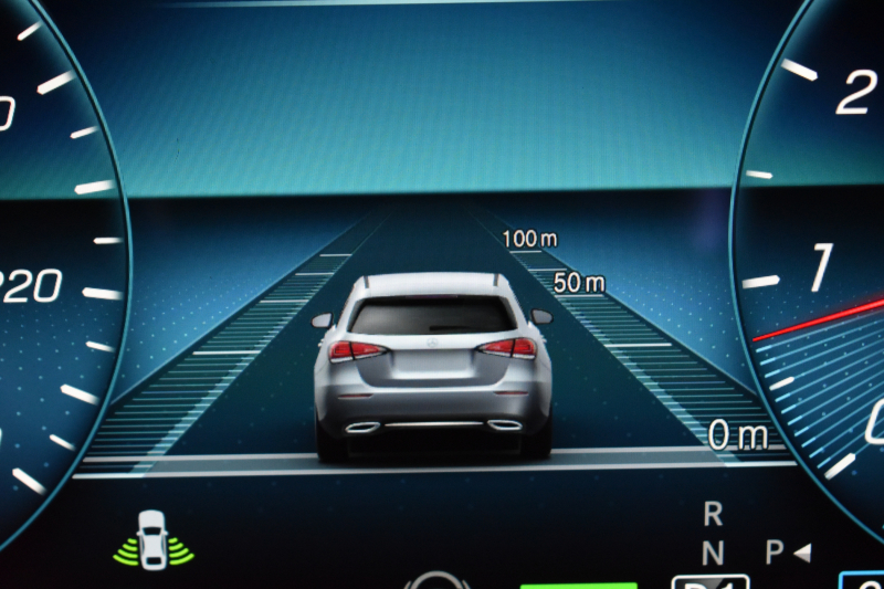 メルセデスベンツ Eクラス E200 ｽﾎﾟｰﾂ BSG搭載 ｴｸｽｸﾙｰｼﾌﾞP AMGﾗｲﾝｲﾝﾃﾘｱP ﾚｰﾀﾞｰｾｰﾌﾃｨP 後期型 ﾊﾟﾉﾗﾏｻﾝﾙｰﾌ 革 ﾌﾞﾙﾒｽﾀｰ HUD ｴｱﾊﾞﾗﾝｽP ﾊﾟﾜｰﾄﾗﾝｸ AMGｴｱﾛ19AW MBUXARﾅﾋﾞTV 360ｶﾒﾗ ﾜｲﾔﾚｽﾁｬｰｼﾞ ﾃﾞｨｽﾄﾛ ﾌﾞﾗｲﾝﾄﾞS ﾚｰﾝｷｰﾌﾟ 2年保証