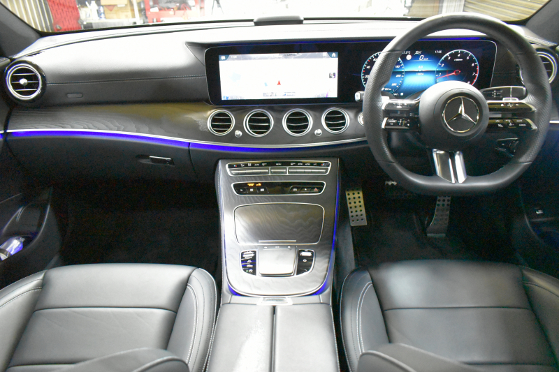 メルセデスベンツ Eクラス E200 ｽﾎﾟｰﾂ BSG搭載 ｴｸｽｸﾙｰｼﾌﾞP AMGﾗｲﾝｲﾝﾃﾘｱP ﾚｰﾀﾞｰｾｰﾌﾃｨP 後期型 ﾊﾟﾉﾗﾏｻﾝﾙｰﾌ 革 ﾌﾞﾙﾒｽﾀｰ HUD ｴｱﾊﾞﾗﾝｽP ﾊﾟﾜｰﾄﾗﾝｸ AMGｴｱﾛ19AW MBUXARﾅﾋﾞTV 360ｶﾒﾗ ﾜｲﾔﾚｽﾁｬｰｼﾞ ﾃﾞｨｽﾄﾛ ﾌﾞﾗｲﾝﾄﾞS ﾚｰﾝｷｰﾌﾟ 2年保証