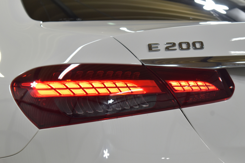メルセデスベンツ Eクラス E200 ｽﾎﾟｰﾂ BSG搭載 ｴｸｽｸﾙｰｼﾌﾞP AMGﾗｲﾝｲﾝﾃﾘｱP ﾚｰﾀﾞｰｾｰﾌﾃｨP 後期型 ﾊﾟﾉﾗﾏｻﾝﾙｰﾌ 革 ﾌﾞﾙﾒｽﾀｰ HUD ｴｱﾊﾞﾗﾝｽP ﾊﾟﾜｰﾄﾗﾝｸ AMGｴｱﾛ19AW MBUXARﾅﾋﾞTV 360ｶﾒﾗ ﾜｲﾔﾚｽﾁｬｰｼﾞ ﾃﾞｨｽﾄﾛ ﾌﾞﾗｲﾝﾄﾞS ﾚｰﾝｷｰﾌﾟ 2年保証