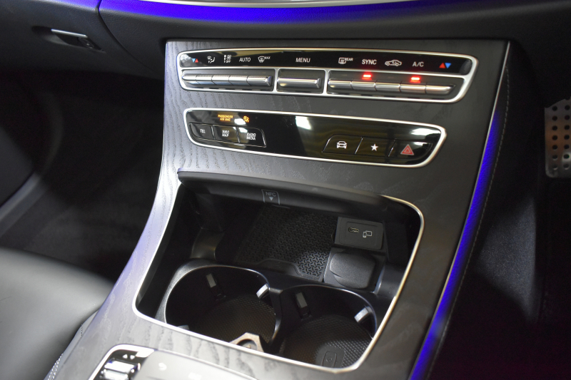 メルセデスベンツ Eクラス E200 ｽﾎﾟｰﾂ BSG搭載 ｴｸｽｸﾙｰｼﾌﾞP AMGﾗｲﾝｲﾝﾃﾘｱP ﾚｰﾀﾞｰｾｰﾌﾃｨP 後期型 ﾊﾟﾉﾗﾏｻﾝﾙｰﾌ 革 ﾌﾞﾙﾒｽﾀｰ HUD ｴｱﾊﾞﾗﾝｽP ﾊﾟﾜｰﾄﾗﾝｸ AMGｴｱﾛ19AW MBUXARﾅﾋﾞTV 360ｶﾒﾗ ﾜｲﾔﾚｽﾁｬｰｼﾞ ﾃﾞｨｽﾄﾛ ﾌﾞﾗｲﾝﾄﾞS ﾚｰﾝｷｰﾌﾟ 2年保証