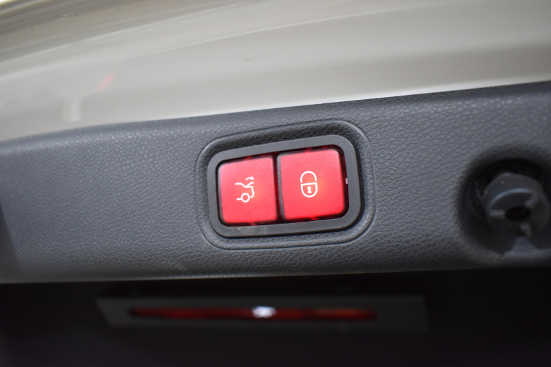 メルセデスベンツ Eクラス E200 ｽﾎﾟｰﾂ BSG搭載 ｴｸｽｸﾙｰｼﾌﾞP AMGﾗｲﾝｲﾝﾃﾘｱP ﾚｰﾀﾞｰｾｰﾌﾃｨP 後期型 1ｵｰﾅｰ ﾊﾟﾉﾗﾏｻﾝﾙｰﾌ 革 ﾌﾞﾙﾒｽﾀｰ HUD ｴｱﾊﾞﾗﾝｽP ﾊﾟﾜｰﾄﾗﾝｸ AMGｴｱﾛ19AW MBUXARﾅﾋﾞTV 360ｶﾒﾗ ﾜｲﾔﾚｽﾁｬｰｼﾞ ﾃﾞｨｽﾄﾛ ﾌﾞﾗｲﾝﾄﾞS ﾚｰﾝｷｰﾌﾟ 2年保証