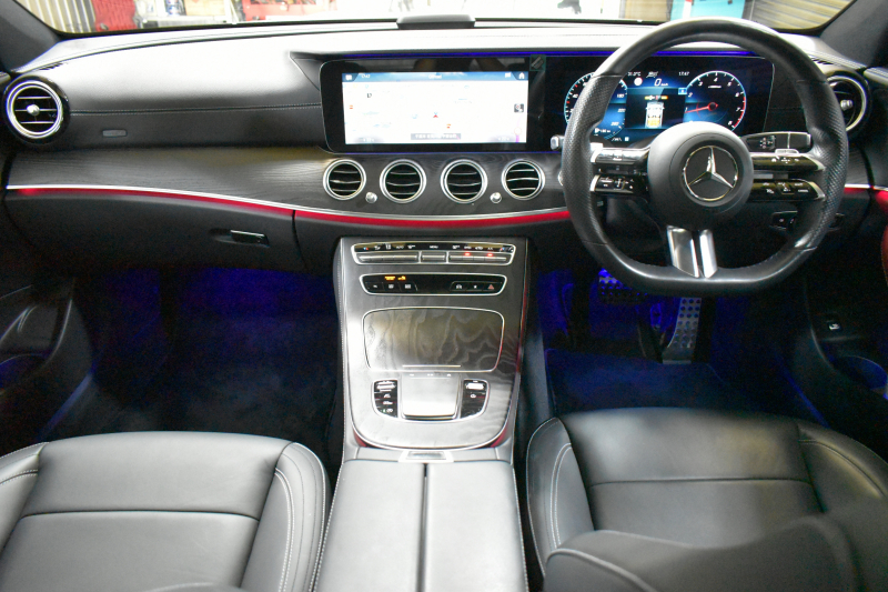 メルセデスベンツ Eクラス E200 ｽﾎﾟｰﾂ BSG搭載 ｴｸｽｸﾙｰｼﾌﾞP AMGﾗｲﾝｲﾝﾃﾘｱP ﾚｰﾀﾞｰｾｰﾌﾃｨP 後期型 1ｵｰﾅｰ ﾊﾟﾉﾗﾏｻﾝﾙｰﾌ 革 ﾌﾞﾙﾒｽﾀｰ HUD ｴｱﾊﾞﾗﾝｽP ﾊﾟﾜｰﾄﾗﾝｸ AMGｴｱﾛ19AW MBUXARﾅﾋﾞTV 360ｶﾒﾗ ﾜｲﾔﾚｽﾁｬｰｼﾞ ﾃﾞｨｽﾄﾛ ﾌﾞﾗｲﾝﾄﾞS ﾚｰﾝｷｰﾌﾟ 2年保証