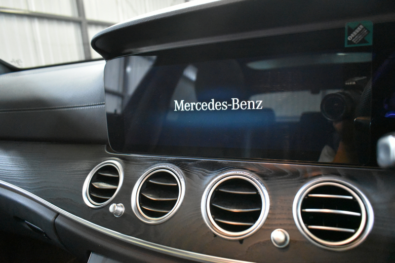 メルセデスベンツ Eクラス E200 ｽﾎﾟｰﾂ BSG搭載 ｴｸｽｸﾙｰｼﾌﾞP AMGﾗｲﾝｲﾝﾃﾘｱP ﾚｰﾀﾞｰｾｰﾌﾃｨP 後期型 1ｵｰﾅｰ ﾊﾟﾉﾗﾏｻﾝﾙｰﾌ 革 ﾌﾞﾙﾒｽﾀｰ HUD ｴｱﾊﾞﾗﾝｽP ﾊﾟﾜｰﾄﾗﾝｸ AMGｴｱﾛ19AW MBUXARﾅﾋﾞTV 360ｶﾒﾗ ﾜｲﾔﾚｽﾁｬｰｼﾞ ﾃﾞｨｽﾄﾛ ﾌﾞﾗｲﾝﾄﾞS ﾚｰﾝｷｰﾌﾟ 2年保証