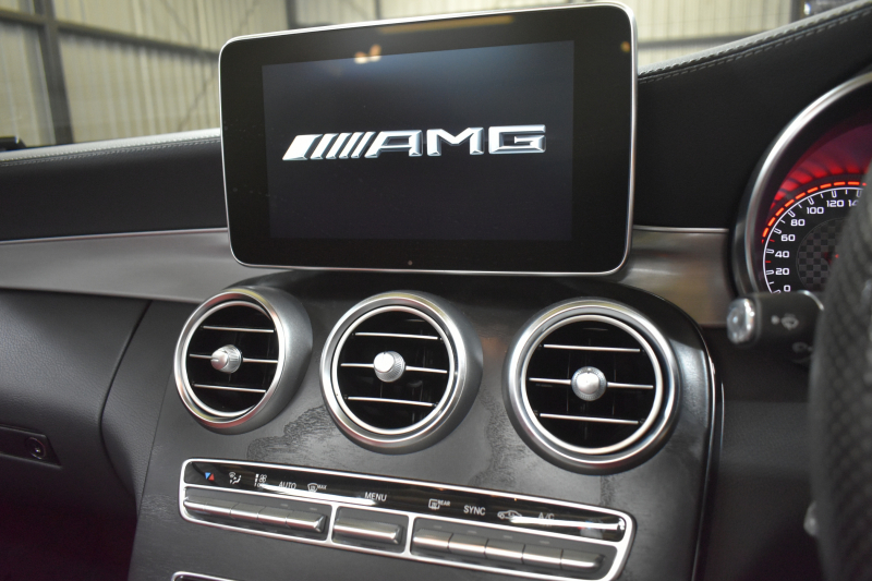 AMG Cクラス C43 4ﾏﾁｯｸ ｶﾌﾞﾘｵﾚ ﾚｰﾀﾞｰｾｰﾌﾃｨP 3.0ﾘｯﾀｰV6ﾂｲﾝﾀｰﾎﾞ 赤革/黒幌 ﾌﾞﾙﾒｽﾀｰ ｴｱﾊﾞﾗﾝｽP ｴｱｽｶｰﾌ ｴｱｷｬｯﾌﾟ ｴｱﾛ19AW ﾃﾞｨｽﾄﾛﾆｯｸ ﾌﾞﾗｲﾝﾄﾞｽﾎﾟｯﾄ ﾚｰﾝｷｰﾌﾟ ﾅﾋﾞTV ﾊﾞｯｸｶﾒﾗ ｷｰﾚｽｺﾞｰ 2年保証