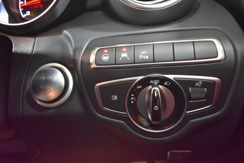 AMG Cクラス C43 4ﾏﾁｯｸ ｶﾌﾞﾘｵﾚ ﾚｰﾀﾞｰｾｰﾌﾃｨP 3.0ﾘｯﾀｰV6ﾂｲﾝﾀｰﾎﾞ 赤革/黒幌 ﾌﾞﾙﾒｽﾀｰ ｴｱﾊﾞﾗﾝｽP ｴｱｽｶｰﾌ ｴｱｷｬｯﾌﾟ ｴｱﾛ19AW ﾃﾞｨｽﾄﾛﾆｯｸ ﾌﾞﾗｲﾝﾄﾞｽﾎﾟｯﾄ ﾚｰﾝｷｰﾌﾟ ﾅﾋﾞTV ﾊﾞｯｸｶﾒﾗ ｷｰﾚｽｺﾞｰ 2年保証