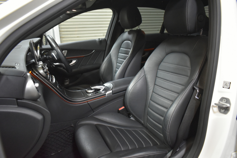 メルセデスベンツ Cクラス C200AVG AMGﾗｲﾝ ﾚｻﾞｰｴｸｽｸﾙｰｼﾌﾞ ﾚｰﾀﾞｰｾｰﾌﾃｨP 2年保証 高出力Eg ﾋｰﾀｰ黒本革  ﾃﾞｨｽﾄﾛﾆｯｸ ﾌﾞﾗｲﾝﾄﾞS ｷ-ﾚｽGo AMGｴｱﾛ18AW 電動Fﾄﾗﾝｸ ﾍｯﾄﾞUPﾃﾞｨｽﾌﾟﾚｲ 地ﾃﾞｼﾞBｶﾒ