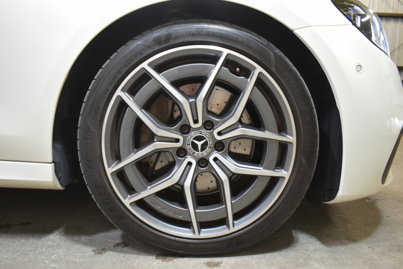 メルセデスベンツ Eクラス E200 ｽﾎﾟｰﾂ 1ｵﾅ ｴｸｽｸﾙｰｼﾌﾞP AMGﾗｲﾝｲﾝﾃﾘｱP ﾚｰﾀﾞｰｾｰﾌﾃｨP 真珠 後期型 ﾊﾟﾉﾗﾏｻﾝﾙｰﾌ 燃費12.8KM 全席ﾋｰﾀｰ黒革 ﾃﾞｨｽﾄﾛ BSM Lﾁｪﾝｼﾞ AMGｴｱﾛ19AW ｷｰﾚｽGO ﾊﾟｰｸﾄﾛ HUD ﾌﾞﾙﾒS ﾏﾙﾁｶﾗｰｱﾝﾋﾞｴﾝﾄ 対話式ﾅﾋﾞ 360ｶﾒﾗ 2年保証