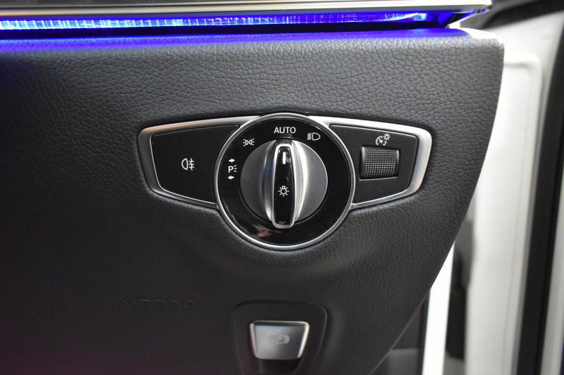 メルセデスベンツ Eクラス E200 ｽﾎﾟｰﾂ 1ｵﾅ ｴｸｽｸﾙｰｼﾌﾞP AMGﾗｲﾝｲﾝﾃﾘｱP ﾚｰﾀﾞｰｾｰﾌﾃｨP 真珠 後期型 ﾊﾟﾉﾗﾏｻﾝﾙｰﾌ 燃費12.8KM 全席ﾋｰﾀｰ黒革 ﾃﾞｨｽﾄﾛ BSM Lﾁｪﾝｼﾞ AMGｴｱﾛ19AW ｷｰﾚｽGO ﾊﾟｰｸﾄﾛ HUD ﾌﾞﾙﾒS ﾏﾙﾁｶﾗｰｱﾝﾋﾞｴﾝﾄ 対話式ﾅﾋﾞ 360ｶﾒﾗ 2年保証