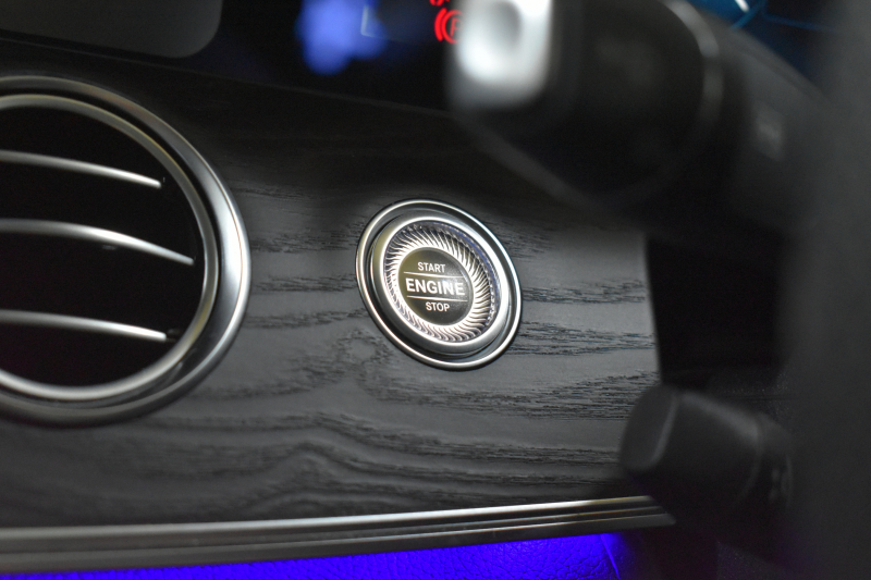 メルセデスベンツ Eクラス E200 ｽﾎﾟｰﾂ 1ｵﾅ ｴｸｽｸﾙｰｼﾌﾞP AMGﾗｲﾝｲﾝﾃﾘｱP ﾚｰﾀﾞｰｾｰﾌﾃｨP 真珠 後期型 ﾊﾟﾉﾗﾏｻﾝﾙｰﾌ 燃費12.8KM 全席ﾋｰﾀｰ黒革 ﾃﾞｨｽﾄﾛ BSM Lﾁｪﾝｼﾞ AMGｴｱﾛ19AW ｷｰﾚｽGO ﾊﾟｰｸﾄﾛ HUD ﾌﾞﾙﾒS ﾏﾙﾁｶﾗｰｱﾝﾋﾞｴﾝﾄ 対話式ﾅﾋﾞ 360ｶﾒﾗ 2年保証