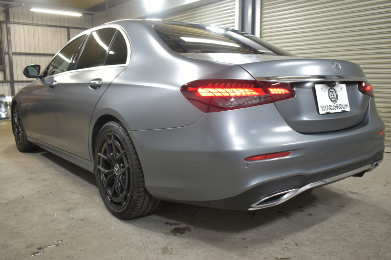 メルセデスベンツ Eクラス E200 ｽﾎﾟｰﾂ BSG搭載 ｴｸｽｸﾙｰｼﾌﾞP AMGﾗｲﾝｲﾝﾃﾘｱP ﾚｰﾀﾞｰｾｰﾌﾃｨP 後期型 ﾏｯﾄｸﾞﾚｰ ﾊﾟﾉﾗﾏｻﾝﾙｰﾌ 革 ﾌﾞﾙﾒｽﾀｰ HUD ｴｱﾊﾞﾗﾝｽP ﾊﾟﾜｰﾄﾗﾝｸ AMGｴｱﾛ19AW MBUXARﾅﾋﾞTV 360ｶﾒﾗ ﾜｲﾔﾚｽﾁｬｰｼﾞ ﾃﾞｨｽﾄﾛ ﾌﾞﾗｲﾝﾄﾞS ﾚｰﾝｷｰﾌﾟ 2年保証