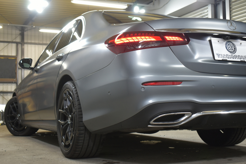 メルセデスベンツ Eクラス E200 ｽﾎﾟｰﾂ BSG搭載 ｴｸｽｸﾙｰｼﾌﾞP AMGﾗｲﾝｲﾝﾃﾘｱP ﾚｰﾀﾞｰｾｰﾌﾃｨP 後期型 ﾏｯﾄｸﾞﾚｰ ﾊﾟﾉﾗﾏｻﾝﾙｰﾌ 革 ﾌﾞﾙﾒｽﾀｰ HUD ｴｱﾊﾞﾗﾝｽP ﾊﾟﾜｰﾄﾗﾝｸ AMGｴｱﾛ19AW MBUXARﾅﾋﾞTV 360ｶﾒﾗ ﾜｲﾔﾚｽﾁｬｰｼﾞ ﾃﾞｨｽﾄﾛ ﾌﾞﾗｲﾝﾄﾞS ﾚｰﾝｷｰﾌﾟ 2年保証