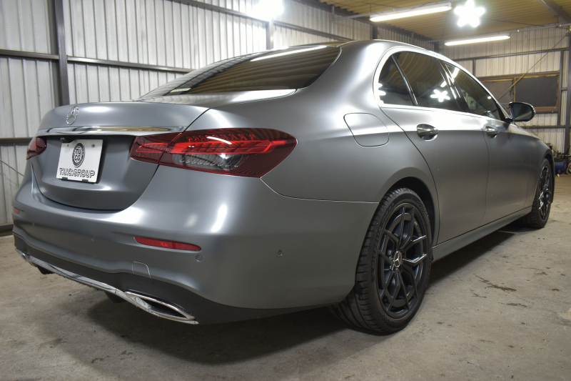 メルセデスベンツ Eクラス E200 ｽﾎﾟｰﾂ BSG搭載 ｴｸｽｸﾙｰｼﾌﾞP AMGﾗｲﾝｲﾝﾃﾘｱP ﾚｰﾀﾞｰｾｰﾌﾃｨP 後期型 ﾏｯﾄｸﾞﾚｰ ﾊﾟﾉﾗﾏｻﾝﾙｰﾌ 革 ﾌﾞﾙﾒｽﾀｰ HUD ｴｱﾊﾞﾗﾝｽP ﾊﾟﾜｰﾄﾗﾝｸ AMGｴｱﾛ19AW MBUXARﾅﾋﾞTV 360ｶﾒﾗ ﾜｲﾔﾚｽﾁｬｰｼﾞ ﾃﾞｨｽﾄﾛ ﾌﾞﾗｲﾝﾄﾞS ﾚｰﾝｷｰﾌﾟ 2年保証