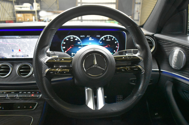 メルセデスベンツ Eクラス E200 ｽﾎﾟｰﾂ BSG搭載 ｴｸｽｸﾙｰｼﾌﾞP AMGﾗｲﾝｲﾝﾃﾘｱP ﾚｰﾀﾞｰｾｰﾌﾃｨP 後期型 ﾏｯﾄｸﾞﾚｰ ﾊﾟﾉﾗﾏｻﾝﾙｰﾌ 革 ﾌﾞﾙﾒｽﾀｰ HUD ｴｱﾊﾞﾗﾝｽP ﾊﾟﾜｰﾄﾗﾝｸ AMGｴｱﾛ19AW MBUXARﾅﾋﾞTV 360ｶﾒﾗ ﾜｲﾔﾚｽﾁｬｰｼﾞ ﾃﾞｨｽﾄﾛ ﾌﾞﾗｲﾝﾄﾞS ﾚｰﾝｷｰﾌﾟ 2年保証