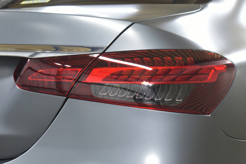 メルセデスベンツ Eクラス E200 ｽﾎﾟｰﾂ BSG搭載 ｴｸｽｸﾙｰｼﾌﾞP AMGﾗｲﾝｲﾝﾃﾘｱP ﾚｰﾀﾞｰｾｰﾌﾃｨP 後期型 ﾏｯﾄｸﾞﾚｰ ﾊﾟﾉﾗﾏｻﾝﾙｰﾌ 革 ﾌﾞﾙﾒｽﾀｰ HUD ｴｱﾊﾞﾗﾝｽP ﾊﾟﾜｰﾄﾗﾝｸ AMGｴｱﾛ19AW MBUXARﾅﾋﾞTV 360ｶﾒﾗ ﾜｲﾔﾚｽﾁｬｰｼﾞ ﾃﾞｨｽﾄﾛ ﾌﾞﾗｲﾝﾄﾞS ﾚｰﾝｷｰﾌﾟ 2年保証