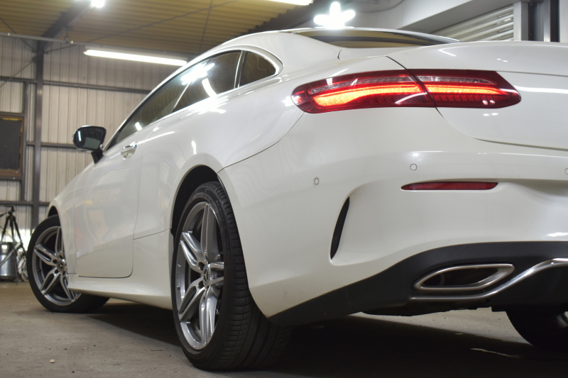 メルセデスベンツ Eクラス E200 ｸｰﾍﾟ ｽﾎﾟｰﾂ ﾚｻﾞｰP ﾚｰﾀﾞｰｾｰﾌﾃｨP  ﾊﾟﾉﾗﾏｻﾝﾙｰﾌ ﾋｰﾀｰ赤黒革 ﾃﾞｨｽﾄﾛ BSM Lﾁｪﾝｼﾞ AMGｴｱﾛ19AW ｷｰﾚｽGO ﾊﾟｰｸﾄﾛ HUD ﾌﾞﾙﾒS ﾏﾙﾁｶﾗｰｱﾝﾋﾞｴﾝﾄ 純正ﾅﾋﾞ 360ｶﾒﾗ 2年保証