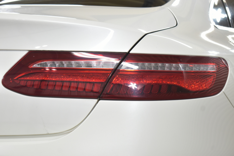 メルセデスベンツ Eクラス E200 ｸｰﾍﾟ ｽﾎﾟｰﾂ ﾚｻﾞｰP ﾚｰﾀﾞｰｾｰﾌﾃｨP  ﾊﾟﾉﾗﾏｻﾝﾙｰﾌ ﾋｰﾀｰ赤黒革 ﾃﾞｨｽﾄﾛ BSM Lﾁｪﾝｼﾞ AMGｴｱﾛ19AW ｷｰﾚｽGO ﾊﾟｰｸﾄﾛ HUD ﾌﾞﾙﾒS ﾏﾙﾁｶﾗｰｱﾝﾋﾞｴﾝﾄ 純正ﾅﾋﾞ 360ｶﾒﾗ 2年保証