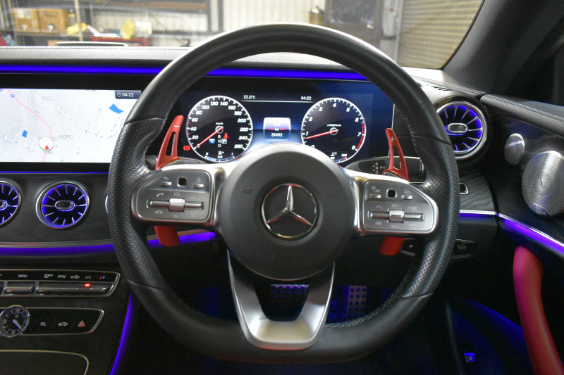 メルセデスベンツ Eクラス E200 ｸｰﾍﾟ ｽﾎﾟｰﾂ ﾚｻﾞｰP ﾚｰﾀﾞｰｾｰﾌﾃｨP  ﾊﾟﾉﾗﾏｻﾝﾙｰﾌ ﾋｰﾀｰ赤黒革 ﾃﾞｨｽﾄﾛ BSM Lﾁｪﾝｼﾞ AMGｴｱﾛ19AW ｷｰﾚｽGO ﾊﾟｰｸﾄﾛ HUD ﾌﾞﾙﾒS ﾏﾙﾁｶﾗｰｱﾝﾋﾞｴﾝﾄ 純正ﾅﾋﾞ 360ｶﾒﾗ 2年保証