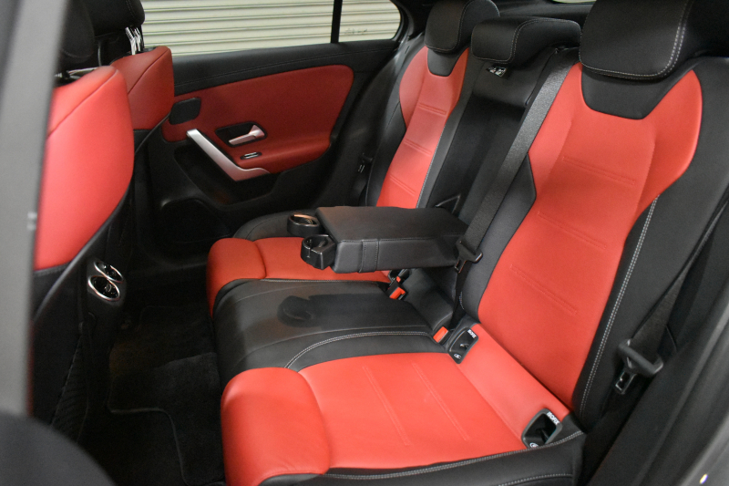 メルセデスベンツ Aクラス A180ｾﾀﾞﾝ ｽﾀｲﾙ AMGﾗｲﾝ AMGﾚｻﾞｰｴｸｽｸﾙｰｼﾌﾞ ｱﾄﾞﾊﾞﾝｽﾄﾞP ﾚｰﾀﾞｰSP 1ｵｰﾅｰ ﾊﾟﾉﾗﾏｻﾝR ﾋｰﾀｰ赤黒革 ﾃﾞｨｽﾄﾛ BSM Lﾁｪﾝｼﾞ AMGｴｱﾛ18AW ｷｰﾚｽGO PTS  HUD 対話式ﾅﾋﾞ 360ｶﾒﾗ 2年保証