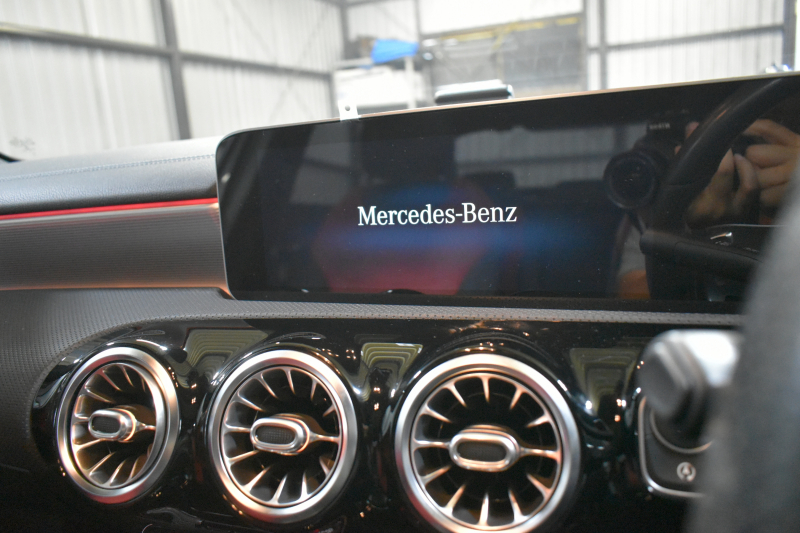 メルセデスベンツ Aクラス A180ｾﾀﾞﾝ ｽﾀｲﾙ AMGﾗｲﾝ AMGﾚｻﾞｰｴｸｽｸﾙｰｼﾌﾞ ｱﾄﾞﾊﾞﾝｽﾄﾞP ﾚｰﾀﾞｰSP 1ｵｰﾅｰ ﾊﾟﾉﾗﾏｻﾝR ﾋｰﾀｰ赤黒革 ﾃﾞｨｽﾄﾛ BSM Lﾁｪﾝｼﾞ AMGｴｱﾛ18AW ｷｰﾚｽGO PTS  HUD 対話式ﾅﾋﾞ 360ｶﾒﾗ 2年保証