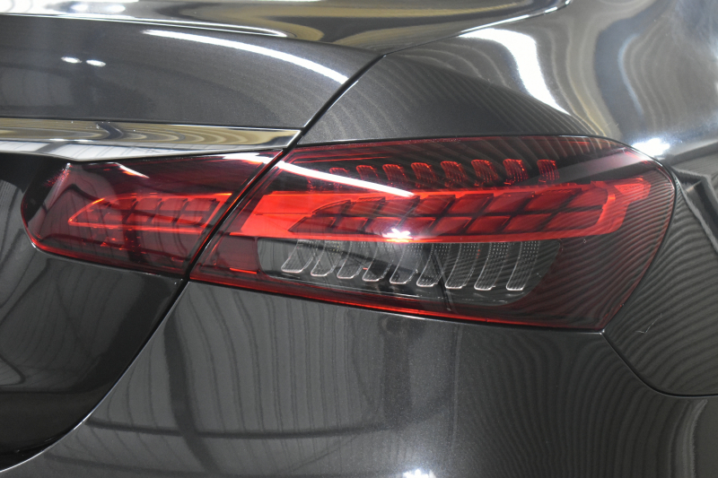 メルセデスベンツ Eクラス E200 ｽﾎﾟｰﾂ BSG搭載 ｴｸｽｸﾙｰｼﾌﾞP AMGﾗｲﾝｲﾝﾃﾘｱP ﾚｰﾀﾞｰｾｰﾌﾃｨP 後期型 ﾊﾟﾉﾗﾏｻﾝﾙｰﾌ 革 ﾌﾞﾙﾒｽﾀｰ HUD ｴｱﾊﾞﾗﾝｽP ﾊﾟﾜｰﾄﾗﾝｸ AMGｴｱﾛ19AW MBUXARﾅﾋﾞTV 360ｶﾒﾗ ﾜｲﾔﾚｽﾁｬｰｼﾞ ﾃﾞｨｽﾄﾛ ﾌﾞﾗｲﾝﾄﾞS ﾚｰﾝｷｰﾌﾟ 2年保証