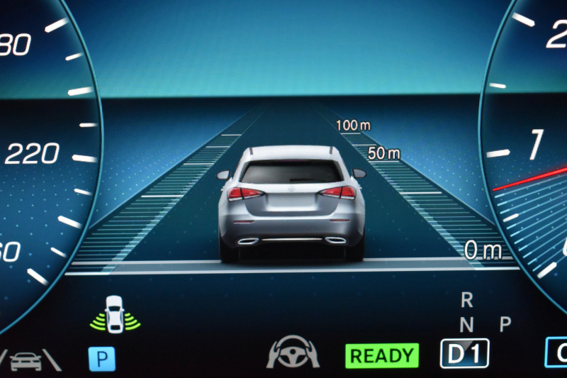 メルセデスベンツ Eクラス E200 ｽﾎﾟｰﾂ BSG搭載 ｴｸｽｸﾙｰｼﾌﾞP AMGﾗｲﾝｲﾝﾃﾘｱP ﾚｰﾀﾞｰｾｰﾌﾃｨP 後期型 ﾊﾟﾉﾗﾏｻﾝﾙｰﾌ 革 ﾌﾞﾙﾒｽﾀｰ HUD ｴｱﾊﾞﾗﾝｽP ﾊﾟﾜｰﾄﾗﾝｸ AMGｴｱﾛ19AW MBUXARﾅﾋﾞTV 360ｶﾒﾗ ﾜｲﾔﾚｽﾁｬｰｼﾞ ﾃﾞｨｽﾄﾛ ﾌﾞﾗｲﾝﾄﾞS ﾚｰﾝｷｰﾌﾟ 2年保証