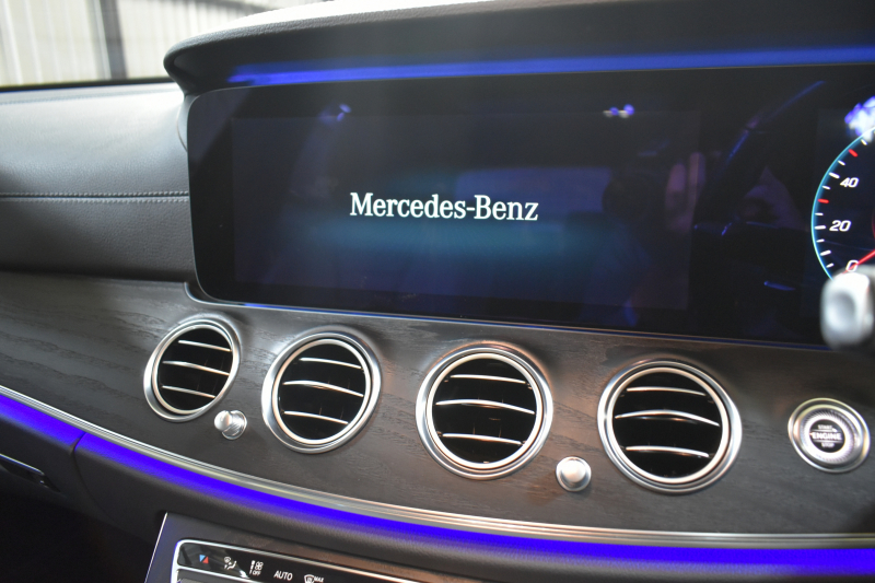 メルセデスベンツ Eクラス E200 ｽﾎﾟｰﾂ BSG搭載 ｴｸｽｸﾙｰｼﾌﾞP AMGﾗｲﾝｲﾝﾃﾘｱP ﾚｰﾀﾞｰｾｰﾌﾃｨP 後期型 ﾊﾟﾉﾗﾏｻﾝﾙｰﾌ 革 ﾌﾞﾙﾒｽﾀｰ HUD ｴｱﾊﾞﾗﾝｽP ﾊﾟﾜｰﾄﾗﾝｸ AMGｴｱﾛ19AW MBUXARﾅﾋﾞTV 360ｶﾒﾗ ﾜｲﾔﾚｽﾁｬｰｼﾞ ﾃﾞｨｽﾄﾛ ﾌﾞﾗｲﾝﾄﾞS ﾚｰﾝｷｰﾌﾟ 2年保証