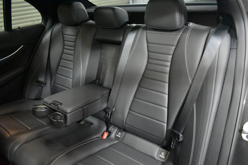 メルセデスベンツ Eクラス E200 ｽﾎﾟｰﾂ BSG搭載 ｴｸｽｸﾙｰｼﾌﾞP AMGﾗｲﾝｲﾝﾃﾘｱP ﾚｰﾀﾞｰｾｰﾌﾃｨP 後期型 ﾊﾟﾉﾗﾏｻﾝﾙｰﾌ 革 ﾌﾞﾙﾒｽﾀｰ HUD ｴｱﾊﾞﾗﾝｽP ﾊﾟﾜｰﾄﾗﾝｸ AMGｴｱﾛ19AW MBUXARﾅﾋﾞTV 360ｶﾒﾗ ﾜｲﾔﾚｽﾁｬｰｼﾞ ﾃﾞｨｽﾄﾛ ﾌﾞﾗｲﾝﾄﾞS ﾚｰﾝｷｰﾌﾟ 2年保証