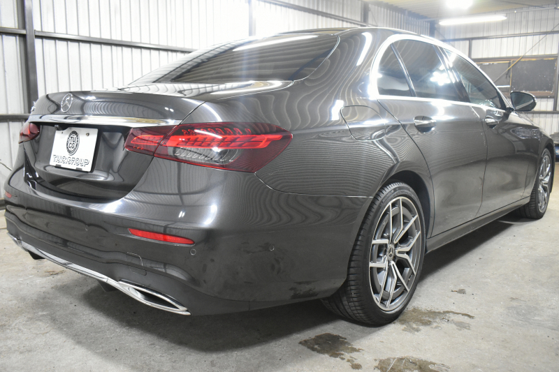 メルセデスベンツ Eクラス E200 ｽﾎﾟｰﾂ BSG搭載 ｴｸｽｸﾙｰｼﾌﾞP AMGﾗｲﾝｲﾝﾃﾘｱP ﾚｰﾀﾞｰｾｰﾌﾃｨP 後期型 ﾊﾟﾉﾗﾏｻﾝﾙｰﾌ 革 ﾌﾞﾙﾒｽﾀｰ HUD ｴｱﾊﾞﾗﾝｽP ﾊﾟﾜｰﾄﾗﾝｸ AMGｴｱﾛ19AW MBUXARﾅﾋﾞTV 360ｶﾒﾗ ﾜｲﾔﾚｽﾁｬｰｼﾞ ﾃﾞｨｽﾄﾛ ﾌﾞﾗｲﾝﾄﾞS ﾚｰﾝｷｰﾌﾟ 2年保証