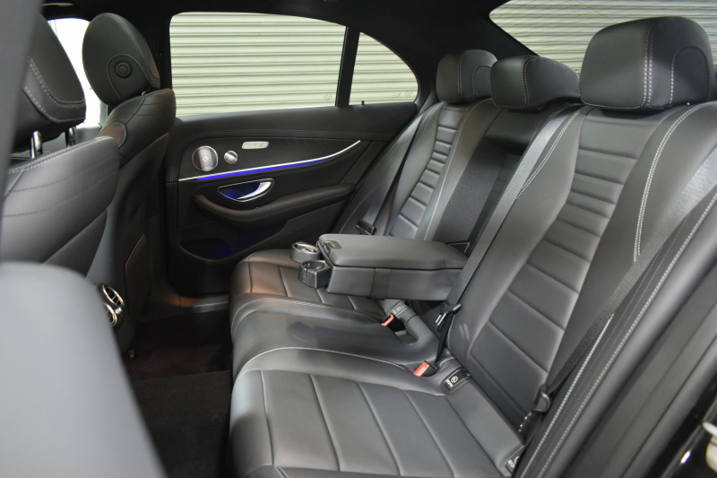 メルセデスベンツ Eクラス E200 ｽﾎﾟｰﾂ BSG搭載 ｴｸｽｸﾙｰｼﾌﾞP AMGﾗｲﾝｲﾝﾃﾘｱP ﾚｰﾀﾞｰｾｰﾌﾃｨP 後期型 ﾊﾟﾉﾗﾏｻﾝﾙｰﾌ 革 ﾌﾞﾙﾒｽﾀｰ HUD ｴｱﾊﾞﾗﾝｽP ﾊﾟﾜｰﾄﾗﾝｸ AMGｴｱﾛ19AW MBUXARﾅﾋﾞTV 360ｶﾒﾗ ﾜｲﾔﾚｽﾁｬｰｼﾞ ﾃﾞｨｽﾄﾛ ﾌﾞﾗｲﾝﾄﾞS ﾚｰﾝｷｰﾌﾟ 2年保証