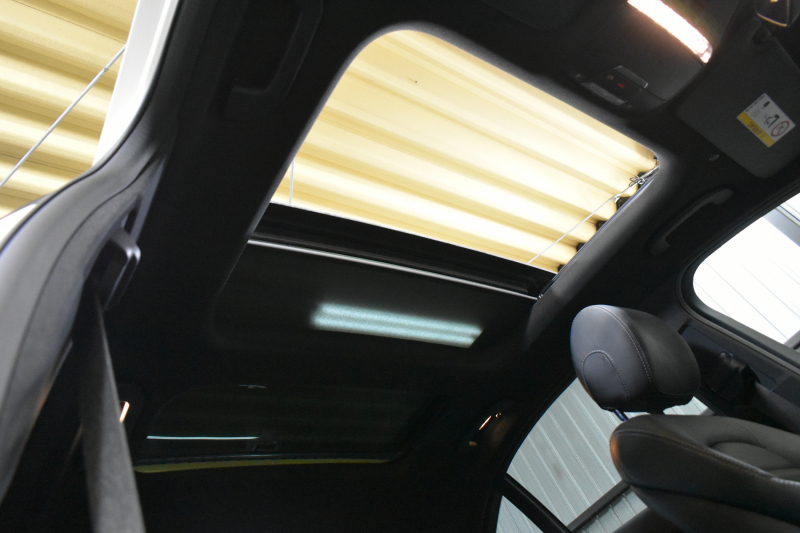 AMG Cクラス C43 4ﾏﾁｯｸ  ﾚｰﾀﾞｰｾｰﾌﾃｨP 後期型 3.0V6ﾀｰﾎﾞ 390馬力 ﾊﾟﾉﾗﾏｻﾝﾙｰﾌ ﾋｰﾀｰ黒本革 ﾃﾞｨｽﾄﾛ BSM Lﾁｪﾝｼﾞ AMGｴｱﾛ ｷｰGO ﾊﾟｰｸﾄﾛ ﾌｯﾄﾄﾗﾝｸ HUD ﾌﾞﾙﾒｽﾀｰS 液晶ﾒｰﾀｰ LEDﾍｯﾄﾞﾗｲﾄ 地ﾃﾞｼﾞﾅﾋﾞ Bｶﾒﾗ 2年保証