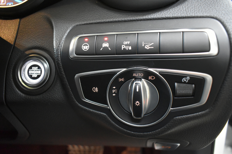 AMG Cクラス C43 4ﾏﾁｯｸ  ﾚｰﾀﾞｰｾｰﾌﾃｨP 後期型 3.0V6ﾀｰﾎﾞ 390馬力 ﾊﾟﾉﾗﾏｻﾝﾙｰﾌ ﾋｰﾀｰ黒本革 ﾃﾞｨｽﾄﾛ BSM Lﾁｪﾝｼﾞ AMGｴｱﾛ ｷｰGO ﾊﾟｰｸﾄﾛ ﾌｯﾄﾄﾗﾝｸ HUD ﾌﾞﾙﾒｽﾀｰS 液晶ﾒｰﾀｰ LEDﾍｯﾄﾞﾗｲﾄ 地ﾃﾞｼﾞﾅﾋﾞ Bｶﾒﾗ 2年保証