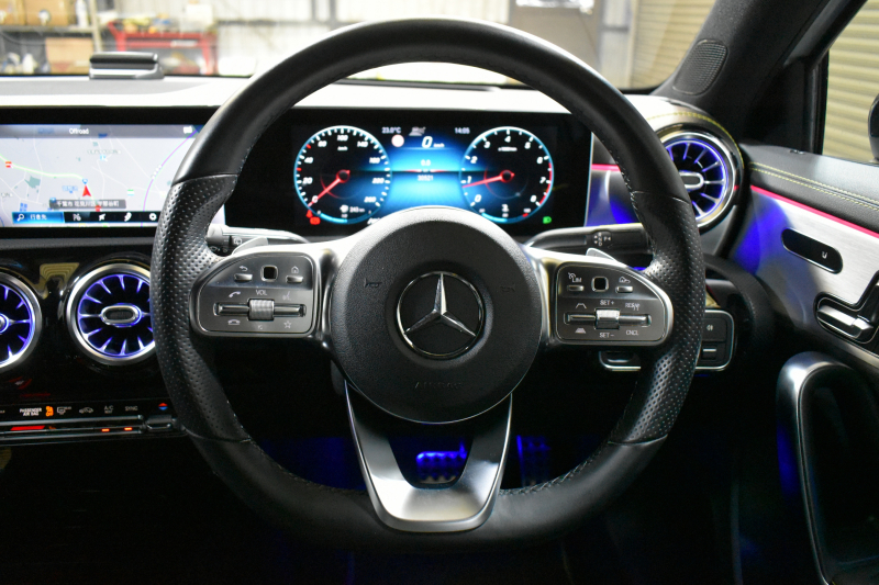 メルセデスベンツ Aクラス A180 Edition1 ﾚｰﾀﾞｰSP 限定150台 MEｺﾈｸﾄ MBUXｼｽﾃﾑ Edition1専用内装 ﾃﾞｨｽﾄﾛ BSM Lﾁｪﾝｼﾞ AMGｴｱﾛ19AW ﾏﾙﾁLED ｷｰGO PTS HUD 10.25ｲﾝﾁｺｯｸﾋﾟｯﾄﾃﾞｨｽﾌﾟﾚｲ 対話式ﾅﾋﾞTV 360ｶﾒﾗ 2年保証