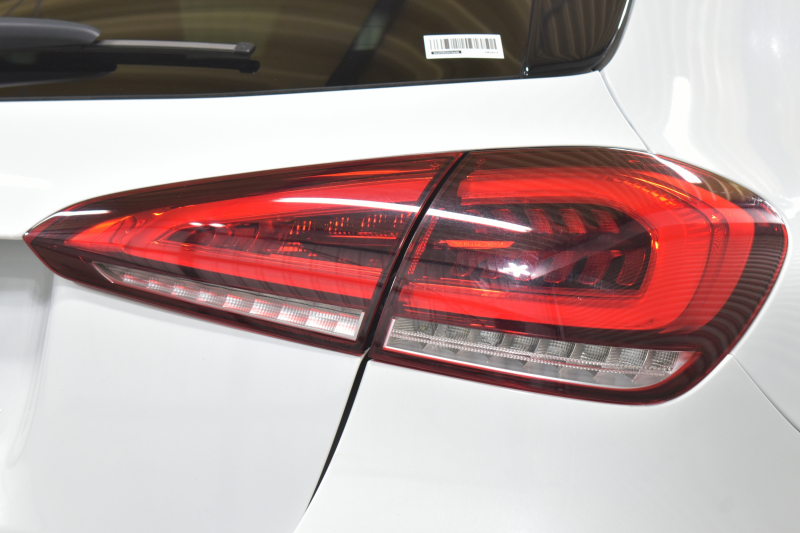 メルセデスベンツ Aクラス A180 Edition1 ﾚｰﾀﾞｰSP 限定150台 MEｺﾈｸﾄ MBUXｼｽﾃﾑ Edition1専用内装 ﾃﾞｨｽﾄﾛ BSM Lﾁｪﾝｼﾞ AMGｴｱﾛ19AW ﾏﾙﾁLED ｷｰGO PTS HUD 10.25ｲﾝﾁｺｯｸﾋﾟｯﾄﾃﾞｨｽﾌﾟﾚｲ 対話式ﾅﾋﾞTV 360ｶﾒﾗ 2年保証