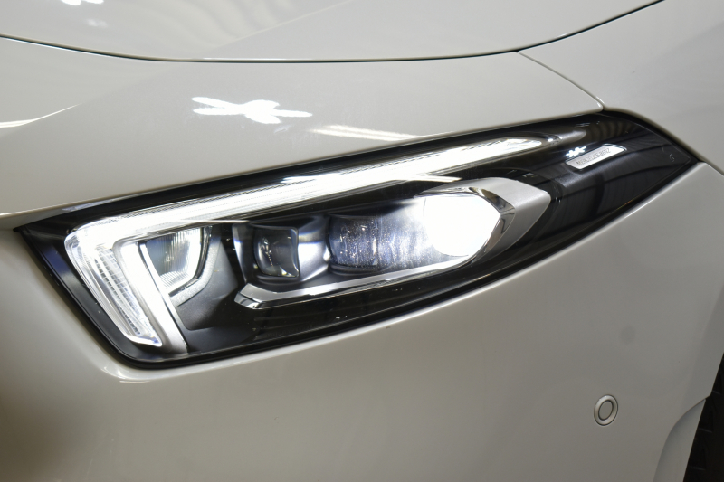 メルセデスベンツ Aクラス A180 Edition1 ﾚｰﾀﾞｰSP 限定150台 MEｺﾈｸﾄ MBUXｼｽﾃﾑ Edition1専用内装 ﾃﾞｨｽﾄﾛ BSM Lﾁｪﾝｼﾞ AMGｴｱﾛ19AW ﾏﾙﾁLED ｷｰGO PTS HUD 10.25ｲﾝﾁｺｯｸﾋﾟｯﾄﾃﾞｨｽﾌﾟﾚｲ 対話式ﾅﾋﾞTV 360ｶﾒﾗ 2年保証