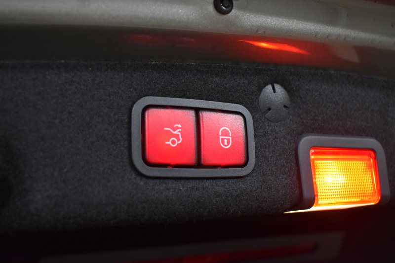 メルセデスベンツ Cクラス C200 ﾛｰﾚｳｽED ｽﾎﾟｰﾂﾌﾟﾗｽP ﾚｰﾀﾞｰｾｰﾌﾃｨP 後期 革 ﾍｯﾄﾞｱｯﾌﾟD 液晶ﾒｰﾀｰ ﾌｯﾄﾄﾗﾝｸ ﾜｲﾔﾚｽﾁｬｰｼﾞ ｴｱｻｽ AMGｴｱﾛ18AW ﾃﾞｨｽﾄﾛﾆｯｸ ﾌﾞﾗｲﾝﾄﾞｽﾎﾟｯﾄ ﾚｰﾝｷｰﾌﾟ ﾅﾋﾞTV ﾊﾞｯｸｶﾒﾗ ｷｰﾚｽｺﾞｰ 2年保証