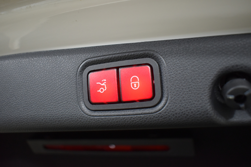 メルセデスベンツ Eクラス E300 AVG ｽﾎﾟｰﾂ ｴｸｽｸﾙｰｼﾌﾞ ﾚｰﾀﾞｰP 中期  258馬力 ﾊﾟﾉﾗﾏｻﾝﾙｰﾌ ﾌﾞﾙﾒｽﾀｰS 全席ﾋｰﾀｰ黒革 ﾃﾞｨｽﾄﾛ Lﾁｪﾝｼﾞ BSM AMGｴｱﾛ19AW ｷｰﾚｽGo ﾌｯﾄﾄﾗﾝｸ MEｺﾈｸﾄ 地ﾃﾞｼﾞ360ｶﾒﾗ 2年保証