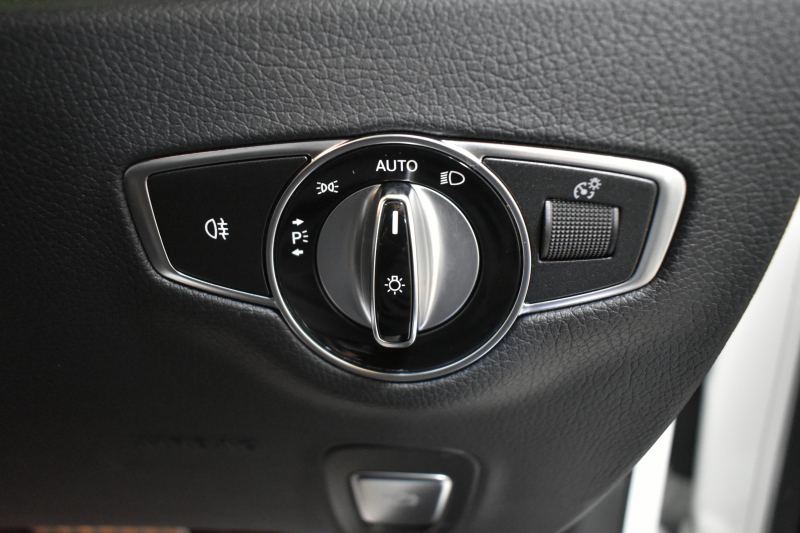 メルセデスベンツ Eクラス E300 AVG ｽﾎﾟｰﾂ ｴｸｽｸﾙｰｼﾌﾞ ﾚｰﾀﾞｰP 中期  258馬力 ﾊﾟﾉﾗﾏｻﾝﾙｰﾌ ﾌﾞﾙﾒｽﾀｰS 全席ﾋｰﾀｰ黒革 ﾃﾞｨｽﾄﾛ Lﾁｪﾝｼﾞ BSM AMGｴｱﾛ19AW ｷｰﾚｽGo ﾌｯﾄﾄﾗﾝｸ MEｺﾈｸﾄ 地ﾃﾞｼﾞ360ｶﾒﾗ 2年保証