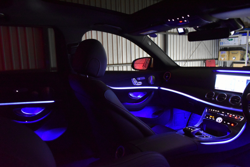 メルセデスベンツ Eクラス E300 AVG ｽﾎﾟｰﾂ ｴｸｽｸﾙｰｼﾌﾞ ﾚｰﾀﾞｰP 中期  258馬力 ﾊﾟﾉﾗﾏｻﾝﾙｰﾌ ﾌﾞﾙﾒｽﾀｰS 全席ﾋｰﾀｰ黒革 ﾃﾞｨｽﾄﾛ Lﾁｪﾝｼﾞ BSM AMGｴｱﾛ19AW ｷｰﾚｽGo ﾌｯﾄﾄﾗﾝｸ MEｺﾈｸﾄ 地ﾃﾞｼﾞ360ｶﾒﾗ 2年保証