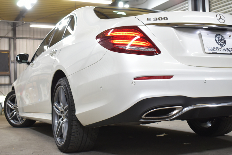 メルセデスベンツ Eクラス E300 AVG ｽﾎﾟｰﾂ ｴｸｽｸﾙｰｼﾌﾞ ﾚｰﾀﾞｰP 中期  258馬力 ﾊﾟﾉﾗﾏｻﾝﾙｰﾌ ﾌﾞﾙﾒｽﾀｰS 全席ﾋｰﾀｰ黒革 ﾃﾞｨｽﾄﾛ Lﾁｪﾝｼﾞ BSM AMGｴｱﾛ19AW ｷｰﾚｽGo ﾌｯﾄﾄﾗﾝｸ MEｺﾈｸﾄ 地ﾃﾞｼﾞ360ｶﾒﾗ 2年保証