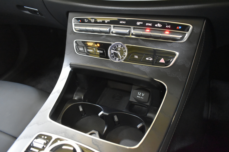 メルセデスベンツ Eクラス E300 AVG ｽﾎﾟｰﾂ ｴｸｽｸﾙｰｼﾌﾞ ﾚｰﾀﾞｰP 中期  258馬力 ﾊﾟﾉﾗﾏｻﾝﾙｰﾌ ﾌﾞﾙﾒｽﾀｰS 全席ﾋｰﾀｰ黒革 ﾃﾞｨｽﾄﾛ Lﾁｪﾝｼﾞ BSM AMGｴｱﾛ19AW ｷｰﾚｽGo ﾌｯﾄﾄﾗﾝｸ MEｺﾈｸﾄ 地ﾃﾞｼﾞ360ｶﾒﾗ 2年保証