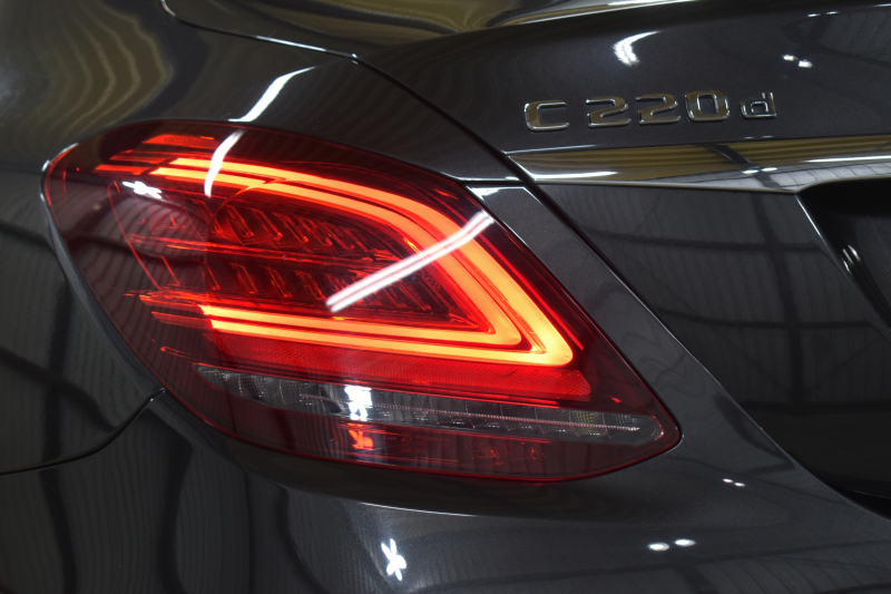 メルセデスベンツ Cクラス C220d ﾛｰﾚｳｽED ｽﾎﾟｰﾂﾌﾟﾗｽP ﾚｰﾀﾞｰｾｰﾌﾃｨP 後期 革 ﾍｯﾄﾞｱｯﾌﾟD 液晶ﾒｰﾀｰ ﾌｯﾄﾄﾗﾝｸ ﾜｲﾔﾚｽﾁｬｰｼﾞ ｴｱｻｽ AMGｴｱﾛ18AW ﾃﾞｨｽﾄﾛﾆｯｸ ﾌﾞﾗｲﾝﾄﾞｽﾎﾟｯﾄ ﾚｰﾝｷｰﾌﾟ ﾅﾋﾞTV ﾊﾞｯｸｶﾒﾗ ｷｰﾚｽｺﾞｰ 2年保証